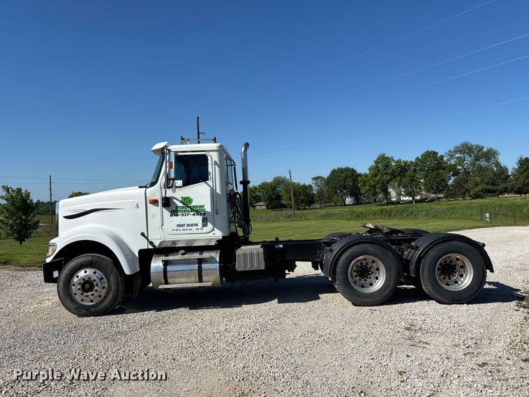 image for item FH7134 2007 International 5900i semi truck