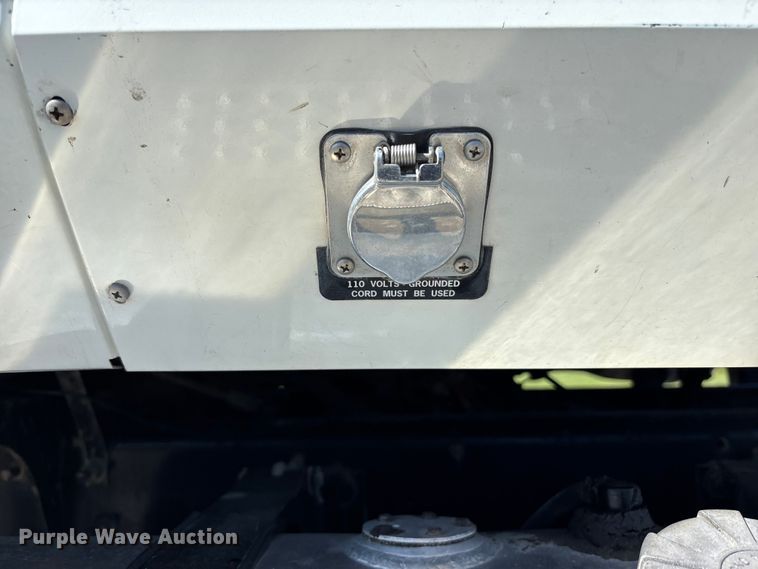 image for item FH7134 2007 International 5900i semi truck