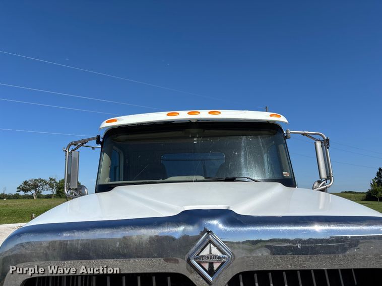 image for item FH7134 2007 International 5900i semi truck