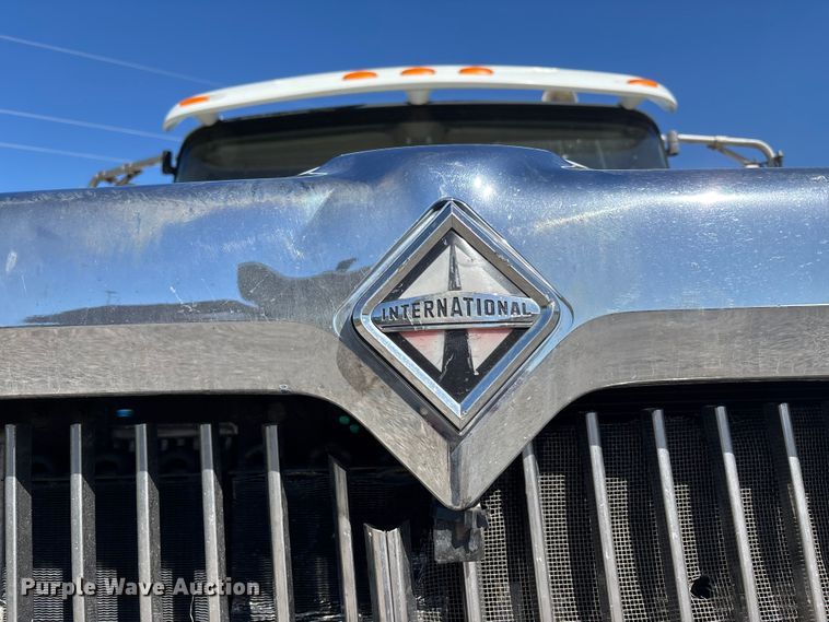 image for item FH7134 2007 International 5900i semi truck
