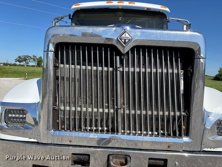 image for item FH7134 2007 International 5900i semi truck