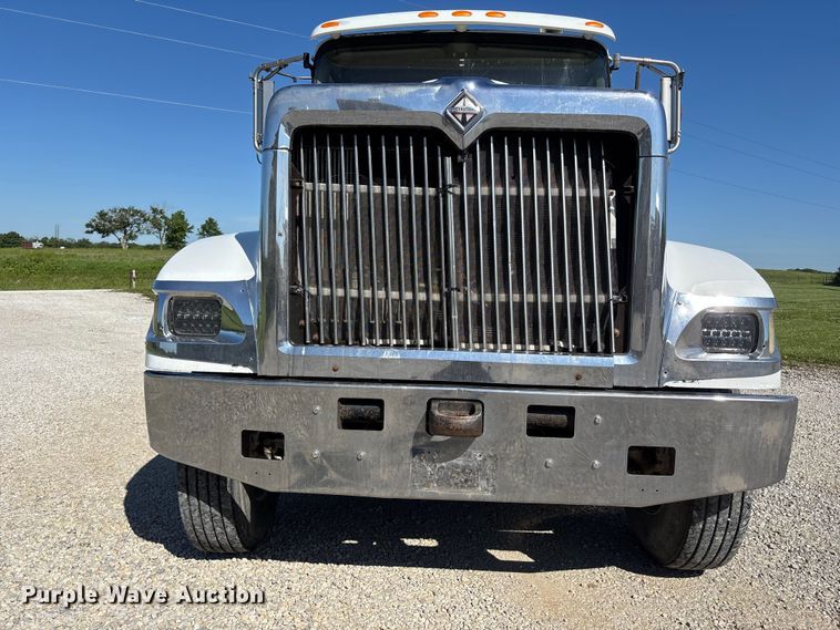 image for item FH7134 2007 International 5900i semi truck