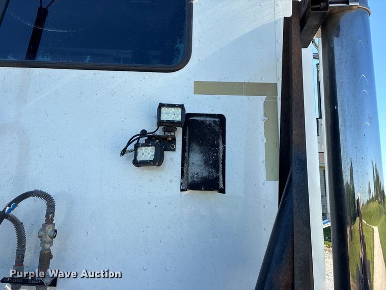 image for item FH7134 2007 International 5900i semi truck