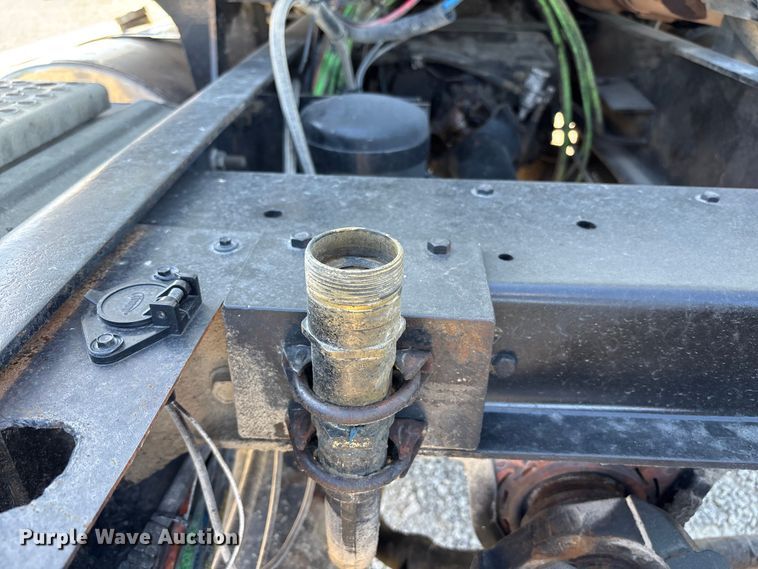 image for item FH7134 2007 International 5900i semi truck