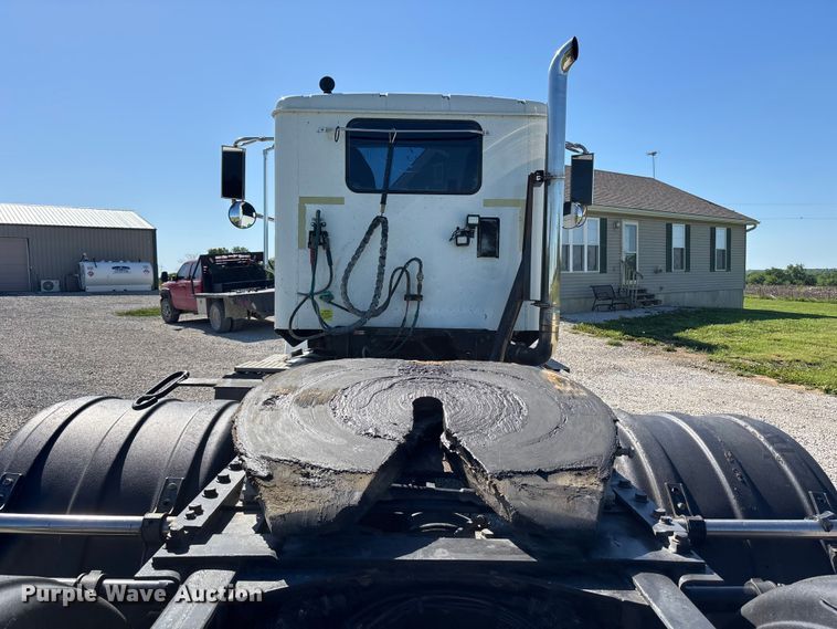 image for item FH7134 2007 International 5900i semi truck