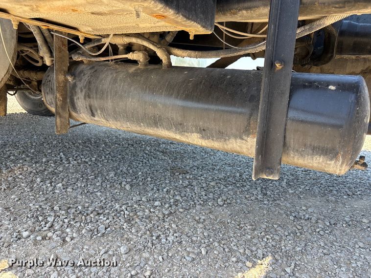 image for item FH7134 2007 International 5900i semi truck