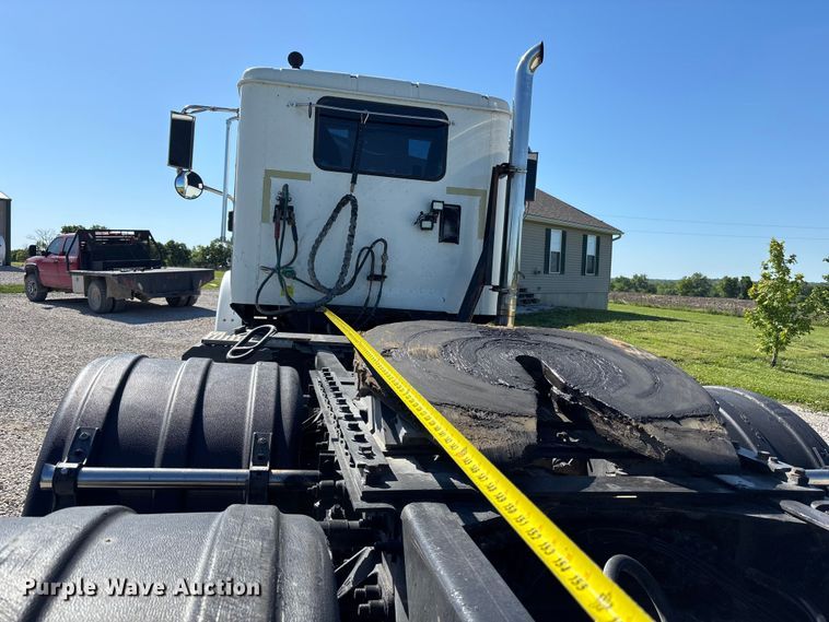 image for item FH7134 2007 International 5900i semi truck
