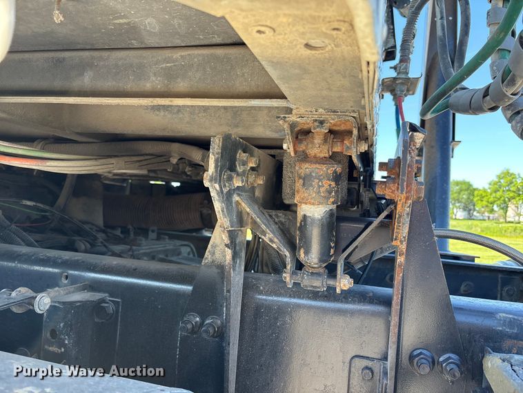 image for item FH7134 2007 International 5900i semi truck