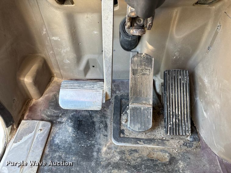 image for item FH7134 2007 International 5900i semi truck