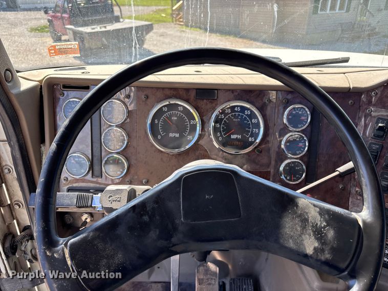 image for item FH7134 2007 International 5900i semi truck