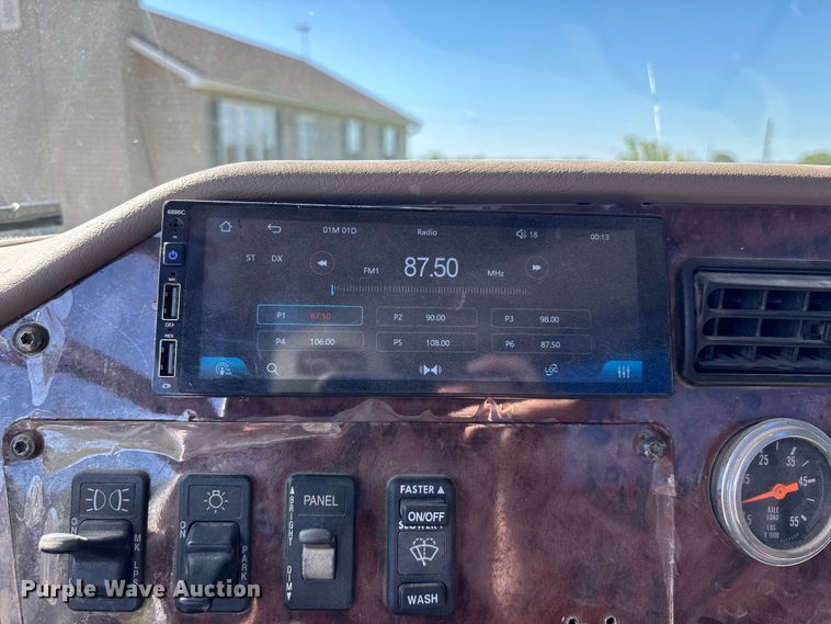 image for item FH7134 2007 International 5900i semi truck