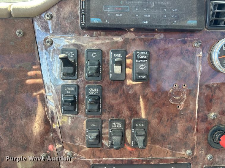 image for item FH7134 2007 International 5900i semi truck