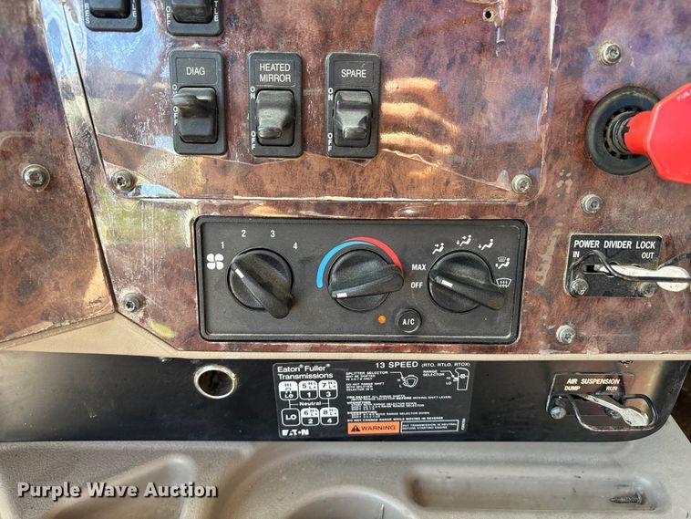 image for item FH7134 2007 International 5900i semi truck