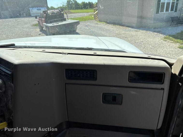 image for item FH7134 2007 International 5900i semi truck