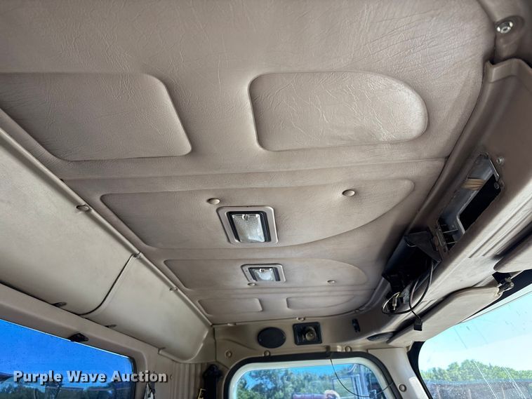 image for item FH7134 2007 International 5900i semi truck