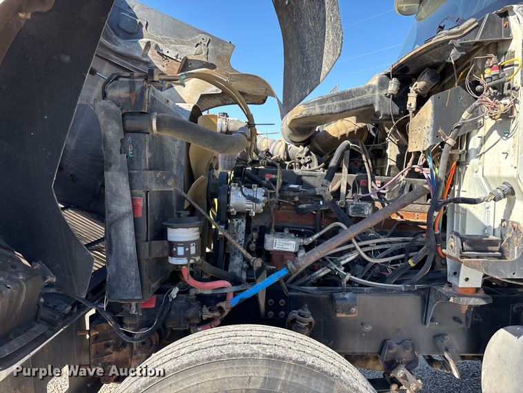 image for item FH7134 2007 International 5900i semi truck