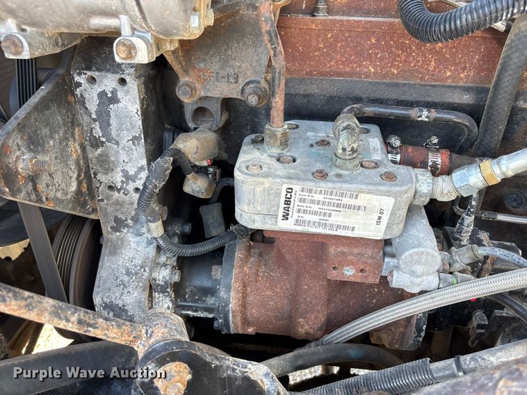 image for item FH7134 2007 International 5900i semi truck