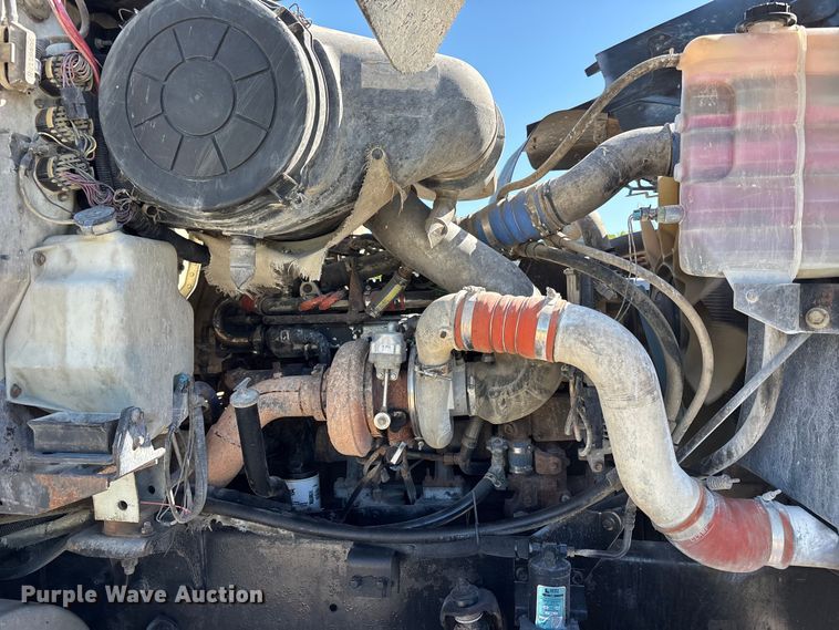 image for item FH7134 2007 International 5900i semi truck