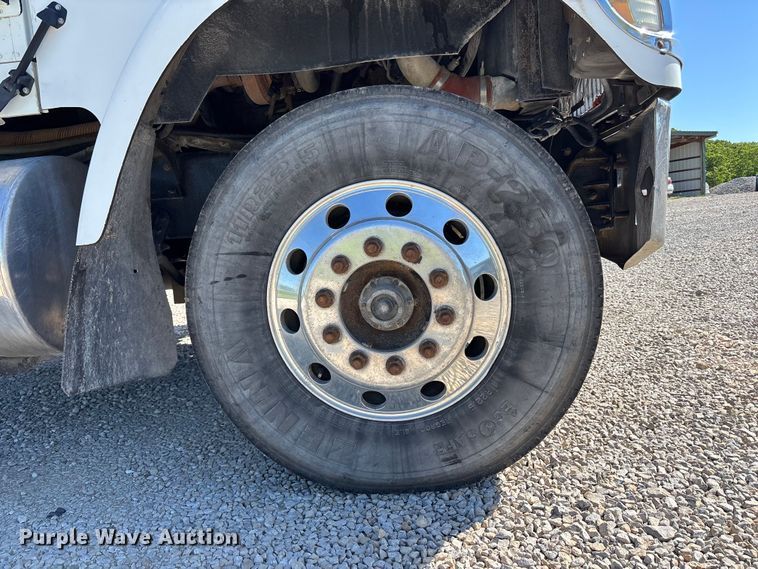 image for item FH7134 2007 International 5900i semi truck