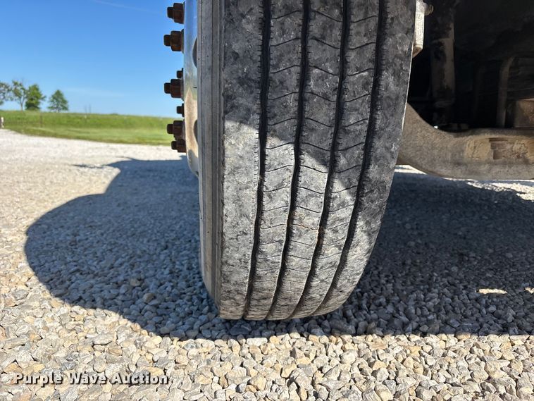 image for item FH7134 2007 International 5900i semi truck