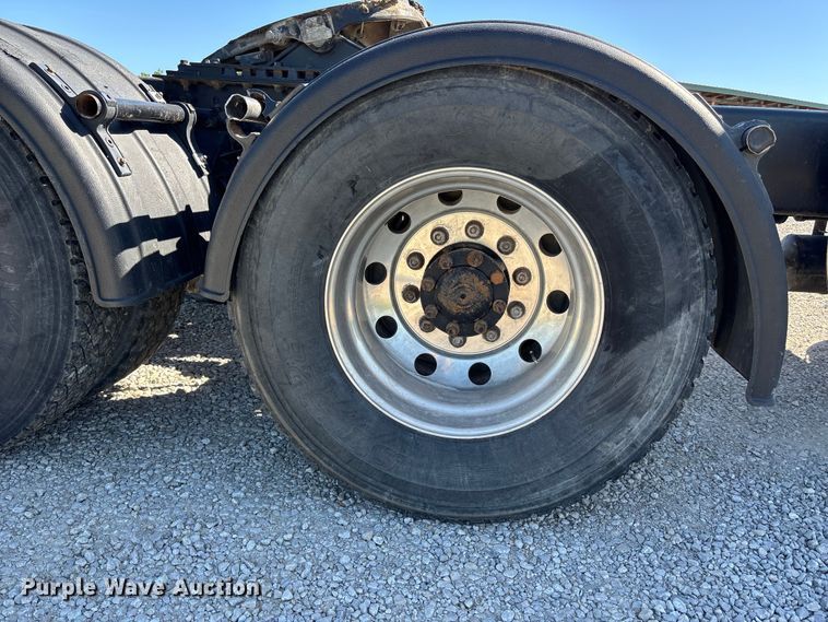 image for item FH7134 2007 International 5900i semi truck