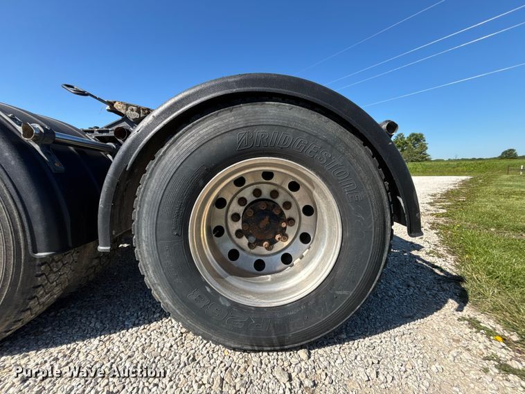 image for item FH7134 2007 International 5900i semi truck