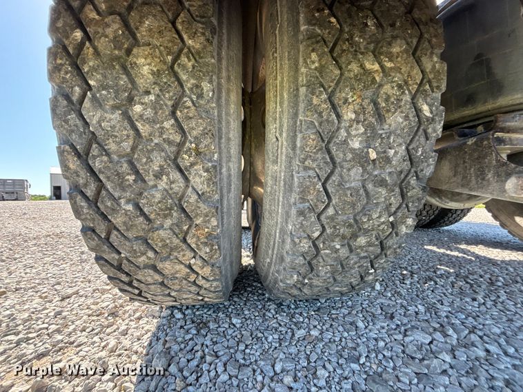 image for item FH7134 2007 International 5900i semi truck