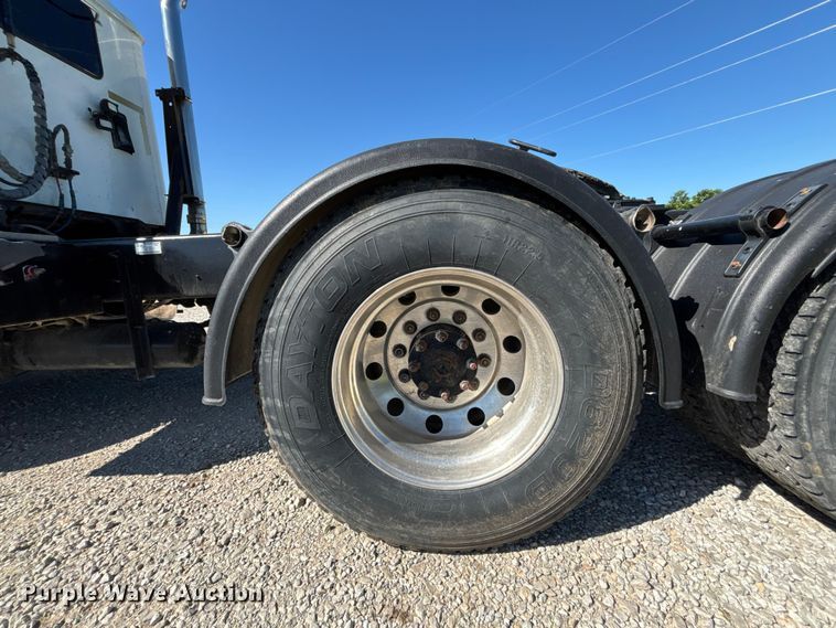 image for item FH7134 2007 International 5900i semi truck