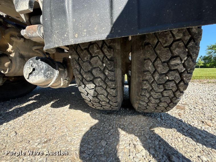 image for item FH7134 2007 International 5900i semi truck