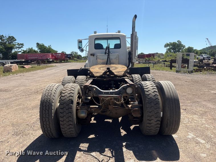image for item FI0173 2001 Mack RD6 semi truck