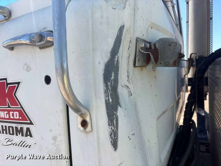 image for item FI0173 2001 Mack RD6 semi truck