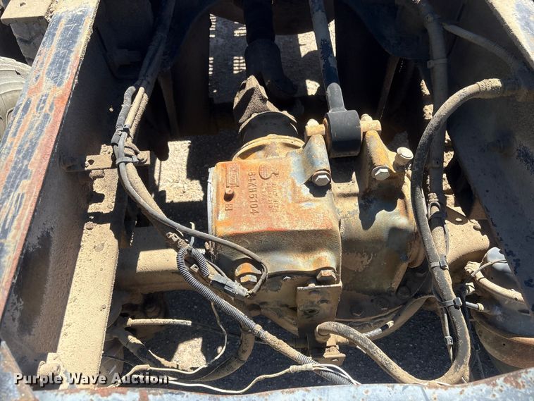 image for item FI0173 2001 Mack RD6 semi truck