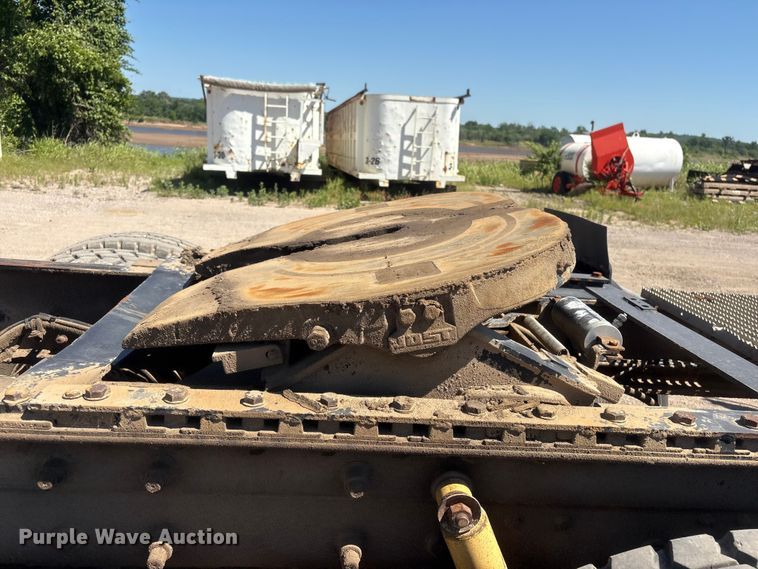 image for item FI0173 2001 Mack RD6 semi truck