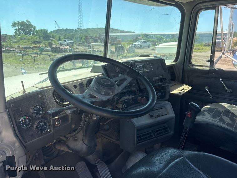 image for item FI0173 2001 Mack RD6 semi truck