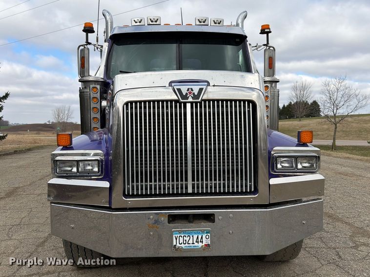 image for item FK0063 2001 Western Star 4900 dump truck