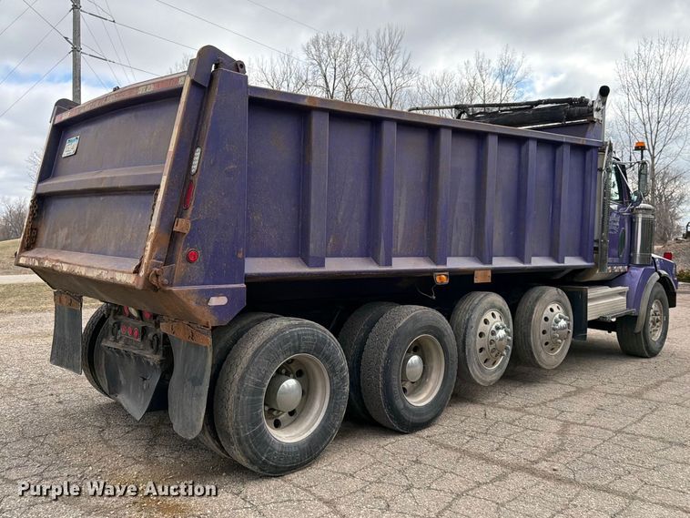 image for item FK0063 2001 Western Star 4900 dump truck