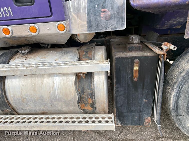 image for item FK0063 2001 Western Star 4900 dump truck