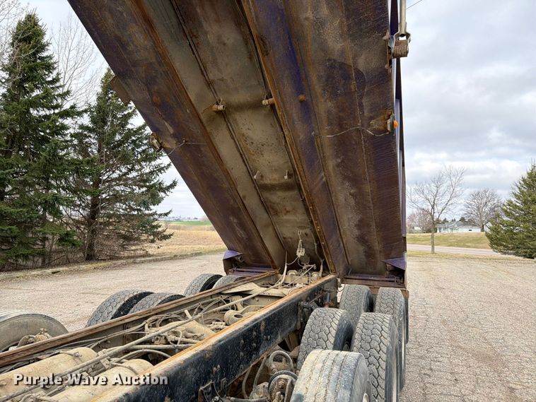 image for item FK0063 2001 Western Star 4900 dump truck