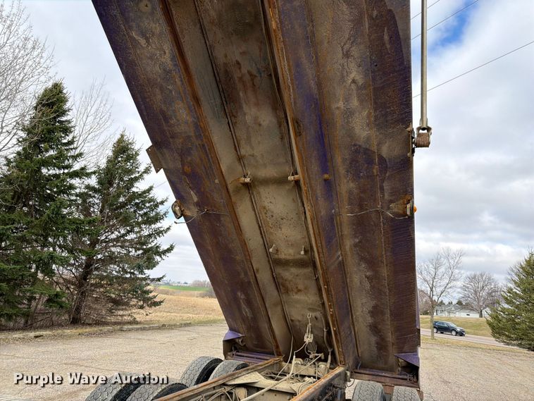 image for item FK0063 2001 Western Star 4900 dump truck