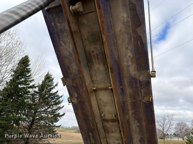 image for item FK0063 2001 Western Star 4900 dump truck