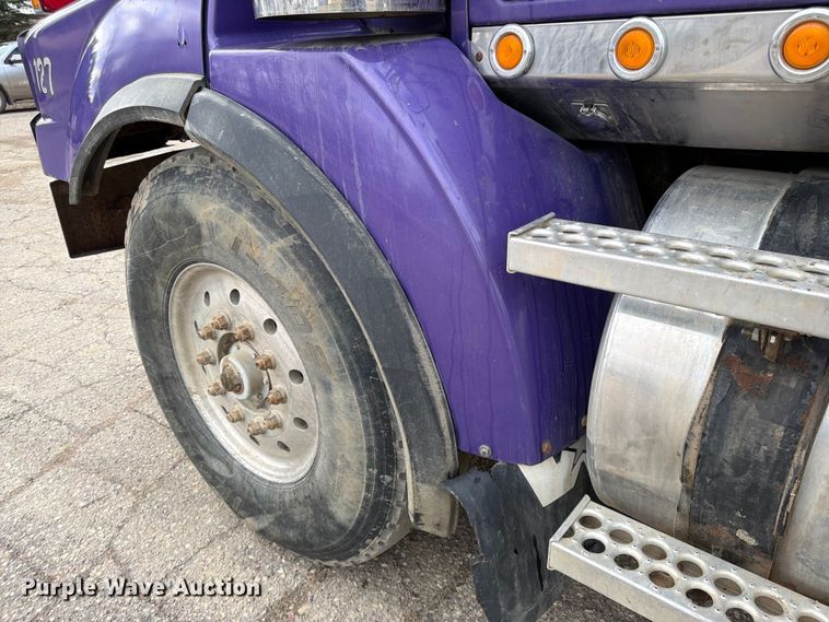 image for item FK0063 2001 Western Star 4900 dump truck