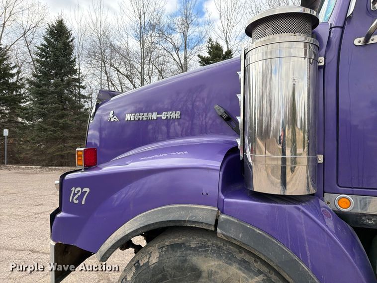 image for item FK0063 2001 Western Star 4900 dump truck