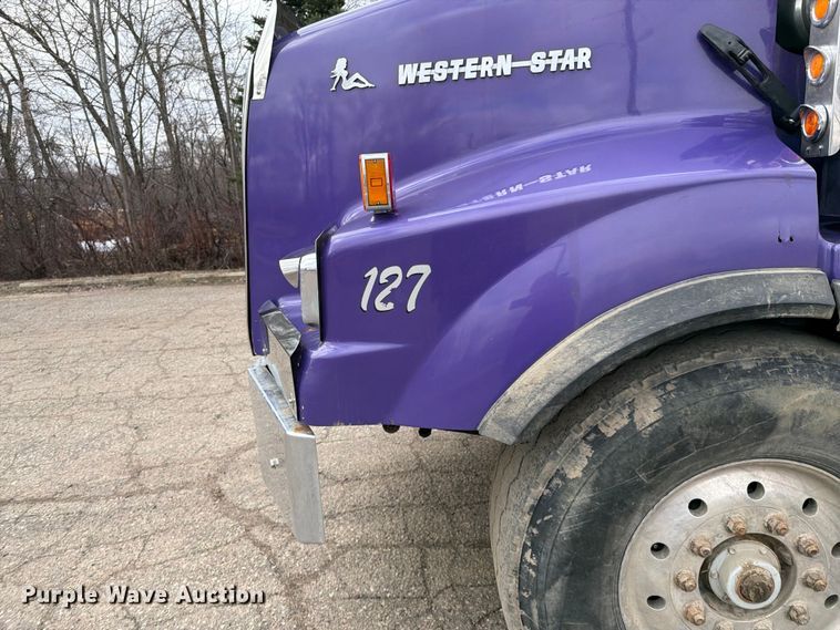 image for item FK0063 2001 Western Star 4900 dump truck