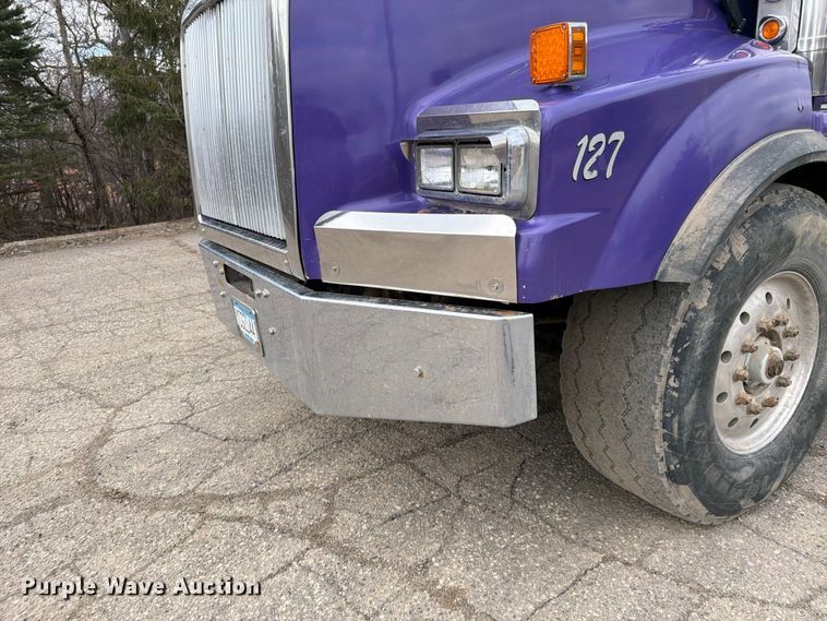 image for item FK0063 2001 Western Star 4900 dump truck