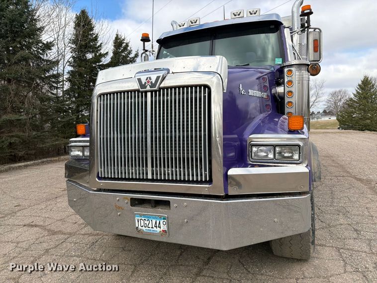 image for item FK0063 2001 Western Star 4900 dump truck