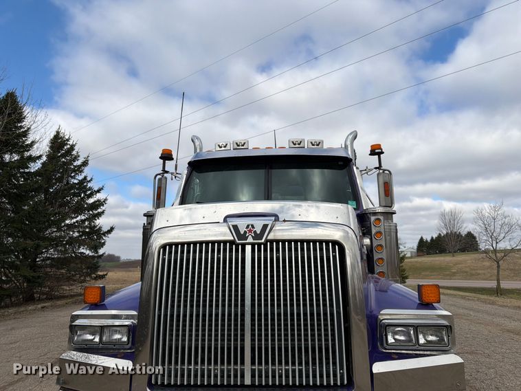 image for item FK0063 2001 Western Star 4900 dump truck