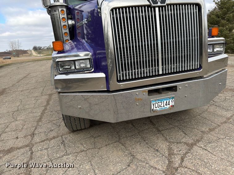 image for item FK0063 2001 Western Star 4900 dump truck