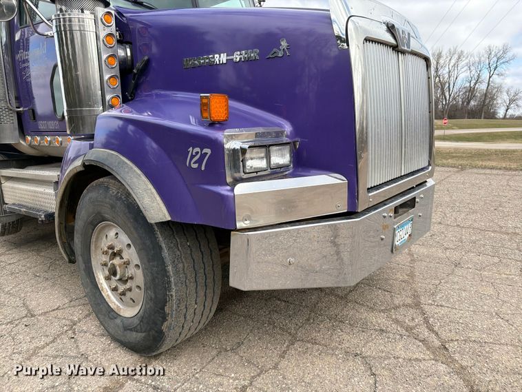 image for item FK0063 2001 Western Star 4900 dump truck