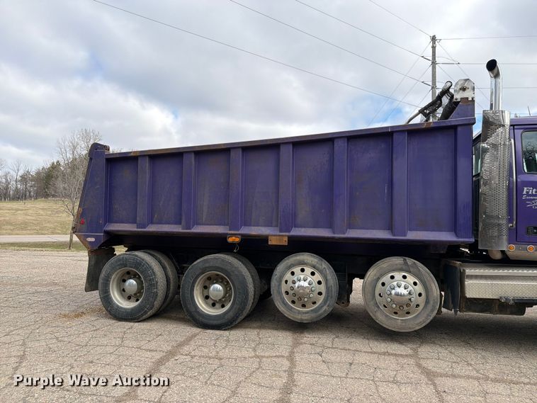 image for item FK0063 2001 Western Star 4900 dump truck