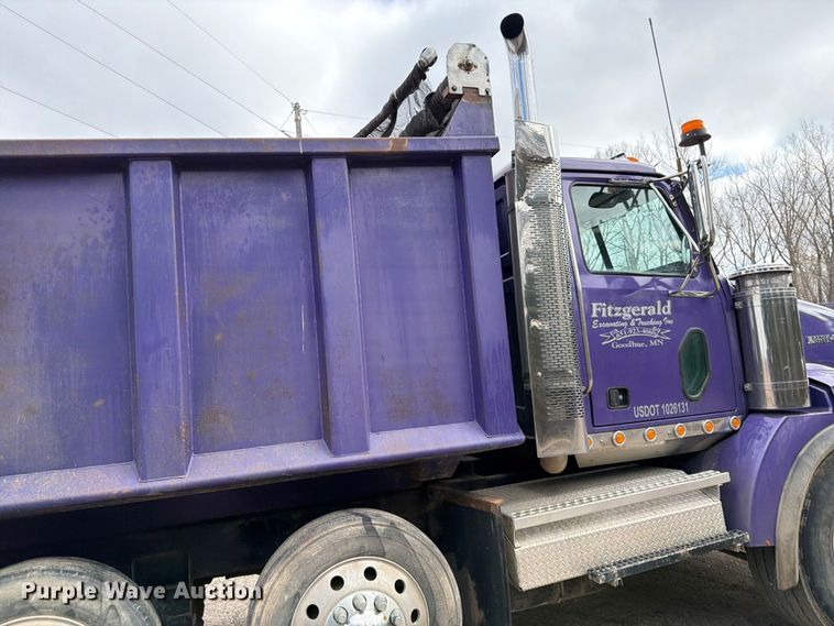 image for item FK0063 2001 Western Star 4900 dump truck